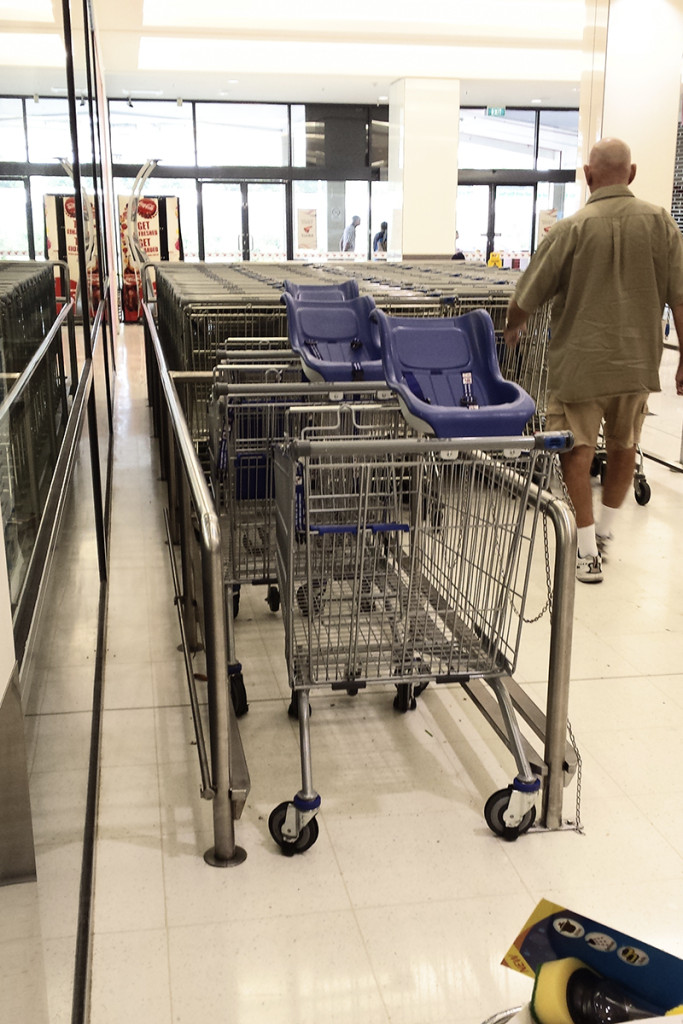 Das gibts wahrscheinlich auch in Deutschland - ich hab es aber noch nie gesehen: Die Baby-Vorrichtung am Wagen